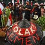Para Petani Gruduk Kantor Dewan Untuk Menyampaikan Aspirasinya