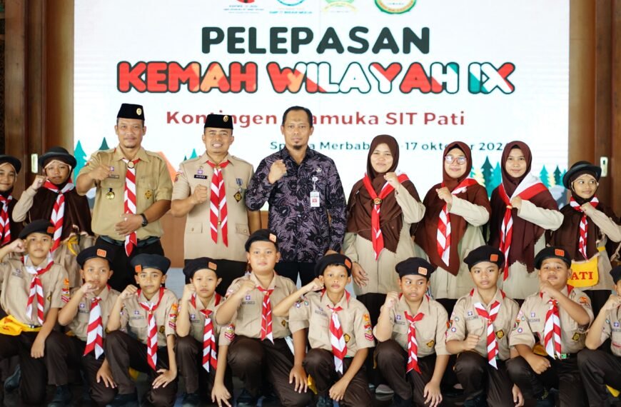Sekda Pati Lepas Kontingen Pramuka SIT Pati untuk Kemah Wilayah IX Specta Merbabu Bertempat di Pendopo Kabupaten