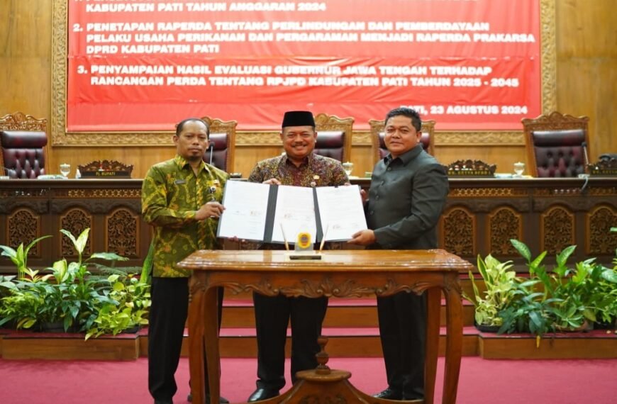 Rapat Paripurna Tetapkan Raperda Prakarsa DPRD