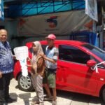 Pj Bupati Pati Serahkan Hadiah Mobil Brio ke Pedagang Daging Ayam