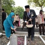 Memperingati Hari Pahlawan, PJ Bupati Pati Tabur Bunga Di TMP Giri Dharma&hellip;