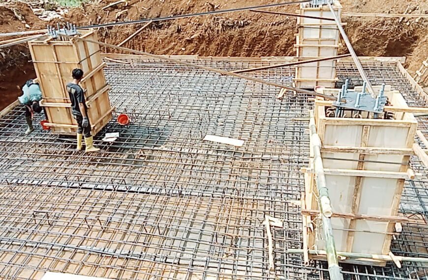 Diduga Tak Mengantongi Ijin, Bangunan Tower Liar di Desa Ketanggan Tetap Berdiri