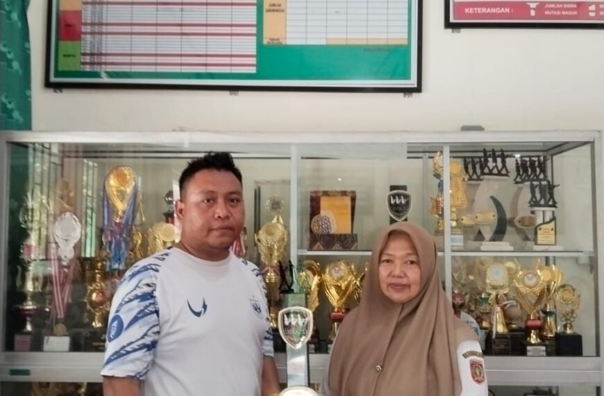 Di bawah Pimpinan Kepala Sekolah Faridah SDN 4 Sidorejo Juara 1 lomba kompetisi Duta Nada Suara (DNS)