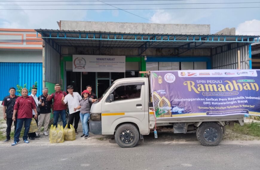 SPRI DPC Kobar Bagikan 300 Paket Takjil Kepada Masyarakat