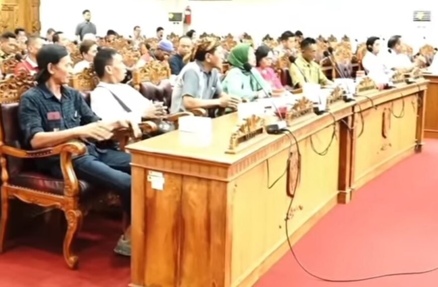 Penghuni Ruko Dan Kades Semampir Mendatangi DPRD Pati