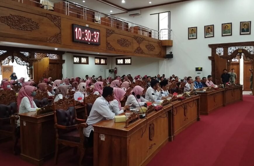 Ratusan Guru Honorer Ikuti Audiensi Dengan DPRD Pati