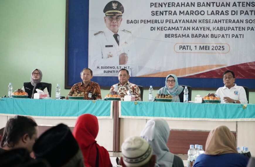 Bupati Pati Serahkan Bantuan Wirausaha, Sembako, dan Alat Bantu Disabilitas Untuk Kelompok Rentan