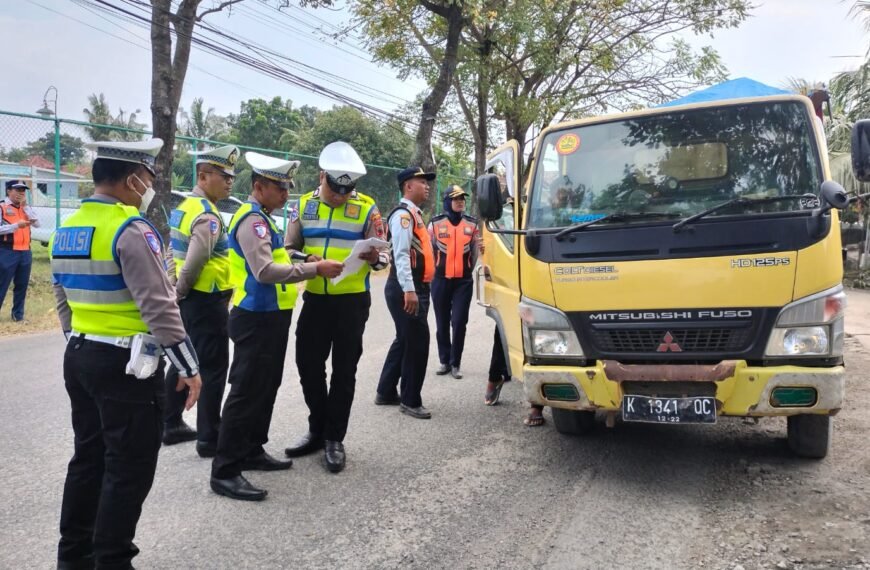 Dump Truk Muatan Dari Jepara Melebihi Tonase Ditindak Polantas dan Dishub