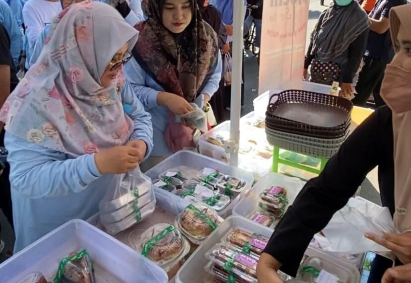 Atik Sudewo Larisi Dagangan UMKM Car Free Day