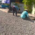 “Kenapa Jalan Rusak Malah Ditimbun Krikil dan Dicor? Warga Pertanyakan Proyek Desa&hellip;