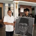 Bupati Pati Terima Lukisan Benang dari Warga, Siap Usung Ekonomi Kreatif ke&hellip;