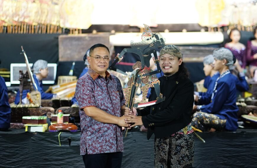 Masih Muda, Tapi Dalang Asal Pati Ini Tuai Pujian Bupati