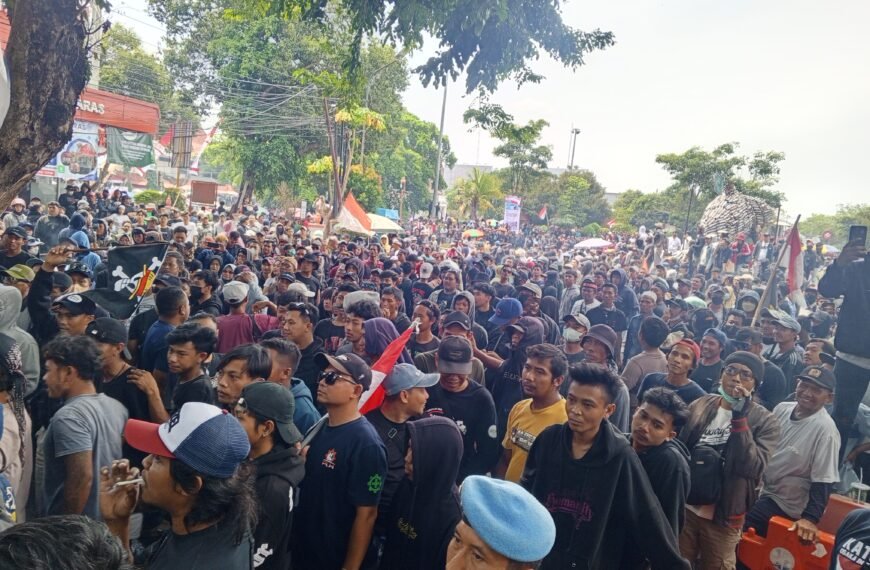Demo bupati pati di warnai dugaan Penyalahgunaan Dana Desa dan Dukungan Politik Beberapa Kades di Pati Jadi Sorotan