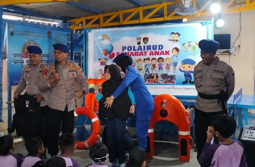 Satpolairud Polresta Pati Ajak Siswa SD Muhammadiyah Margomulyo Belajar Keselamatan di Perairan