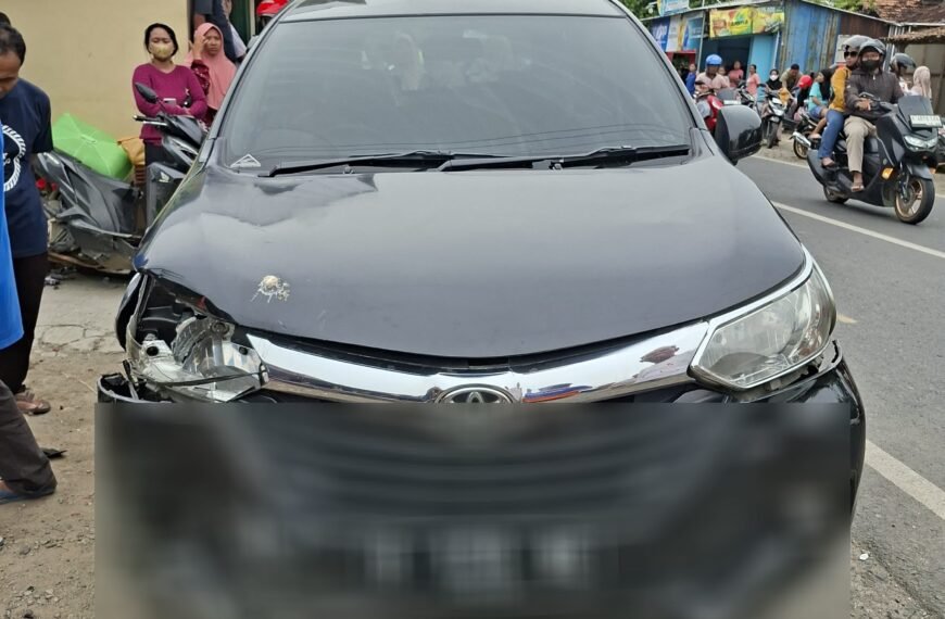 Mobil Avanza Tabrak 5 Motor di Jalur Pati–Gabus, Satu Pengendara Luka-Luka