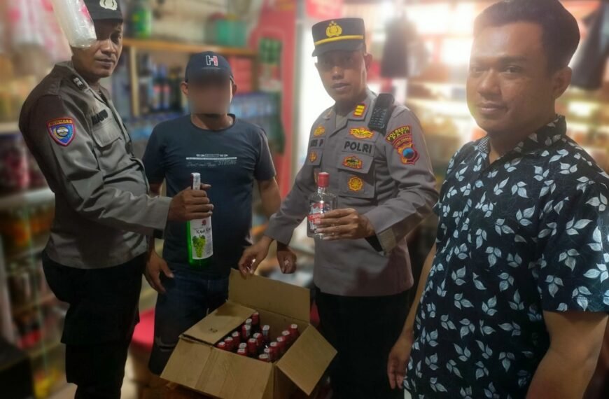 Dalam Rangka Cipta Kondisi Menjelang Rapat Pansus Hak Angket, Polsek Tayu Amankan Puluhan Miras
