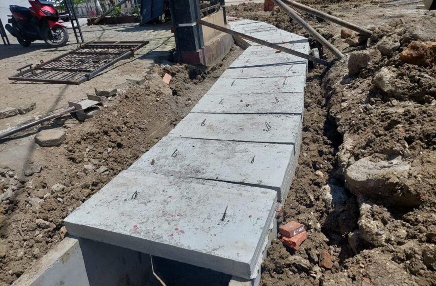 Jalankan Progres Penataan Kota, DPUTR Rehabilitasi Trotoar dan Drainase di Kecamatan Kayen