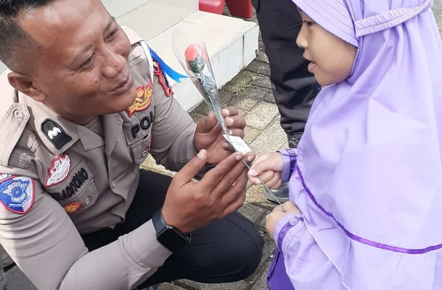 Satlantas Polresta Pati Sambut Kunjungan SD Hidayatullah, Tanamkan Keselamatan Lalu Lintas Sejak Dini