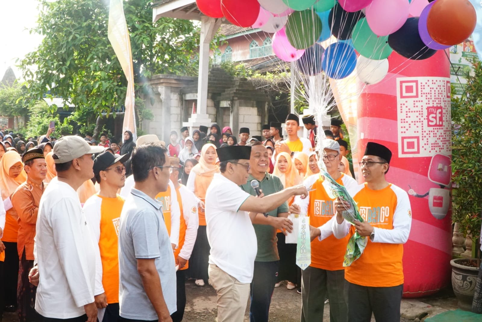 Chandra Lepas Jalan Sehat MTs Tarbiyatul Banin