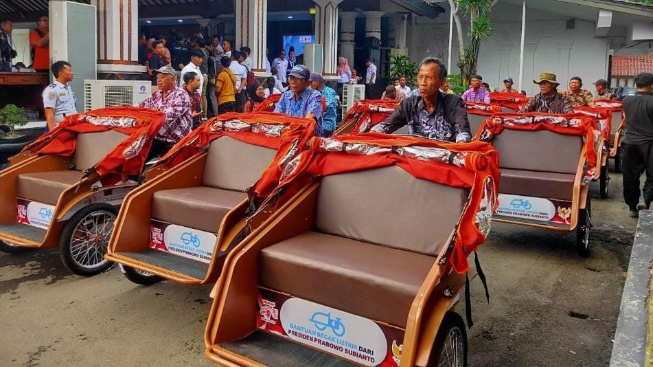 Kembalikan Eksisten Becak, Waka I DPRD Pati Apresiasi Bantuan Becak Listrik dari Presiden Prabowo