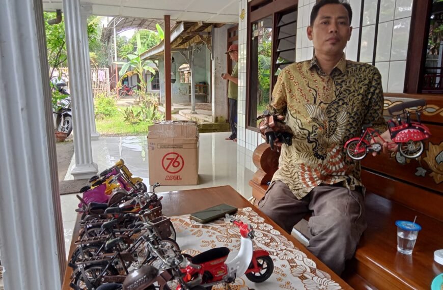 Miniatur Kendaraan Produksi Tehnik Logam Jaya Karanglegi Trangkil Tembus Pasar Belanda dan Italia