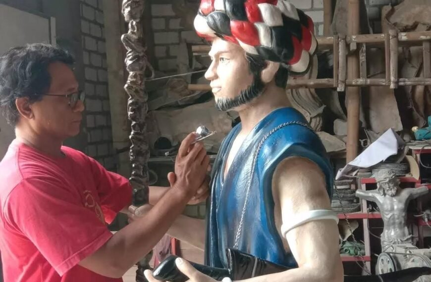 Tangan Terampil Pria Juwana Ini Hasilkan Mahakarya Patung yang Luar Biasa