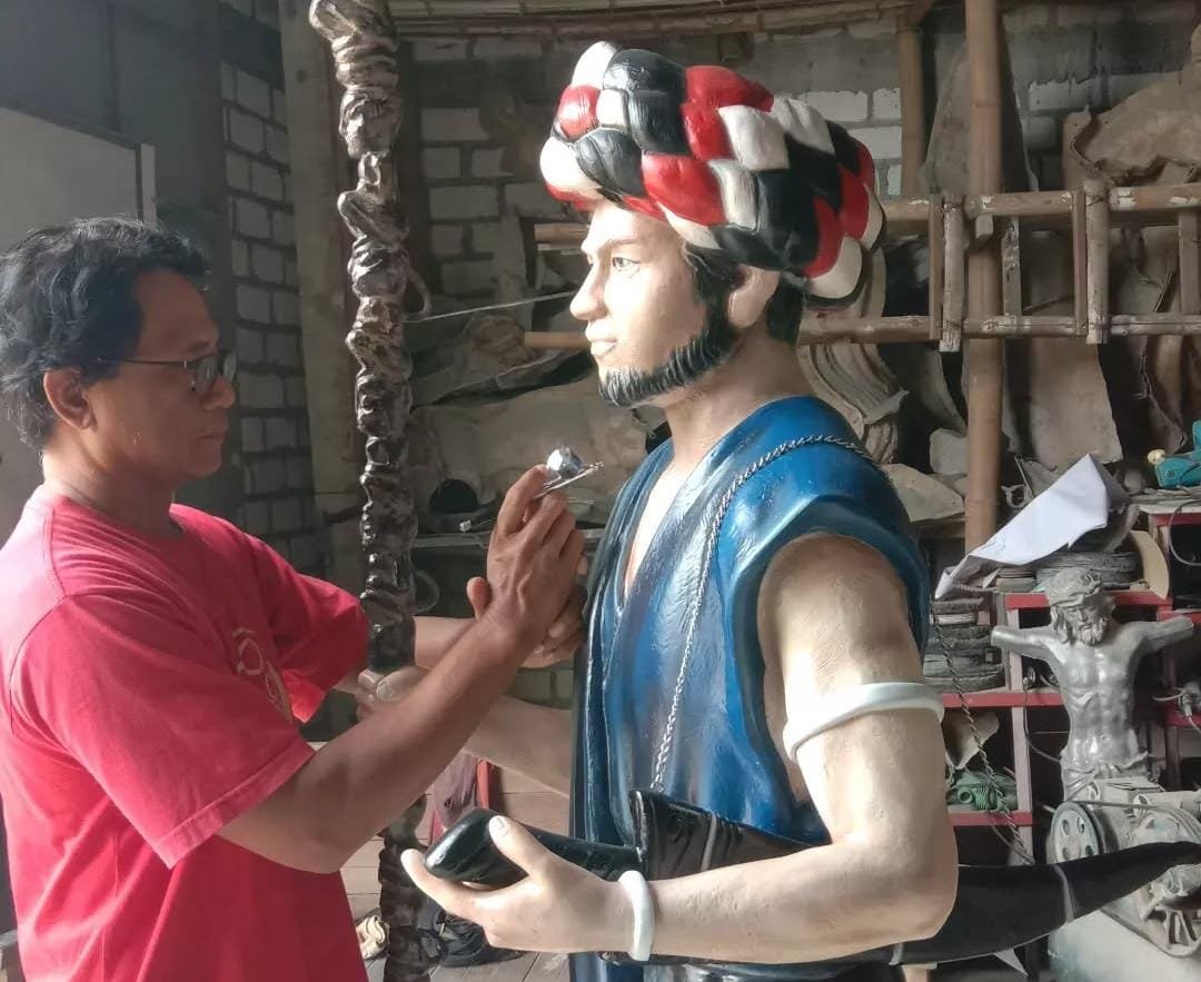 Tangan Terampil Pria Juwana Ini Hasilkan Mahakarya Patung yang Luar Biasa