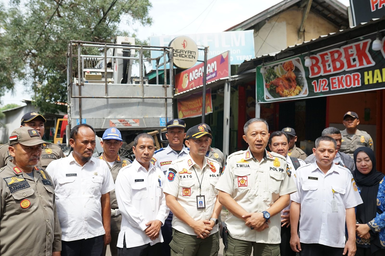 Satpol PP Pati Tertibkan Reklame dan Baliho Ilegal