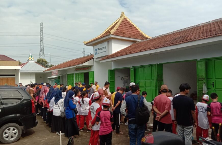 Aksi Jumat Bersih di Sukolilo, Polisi hingga Pelajar Turun Tangan Percantik Pasar Desa