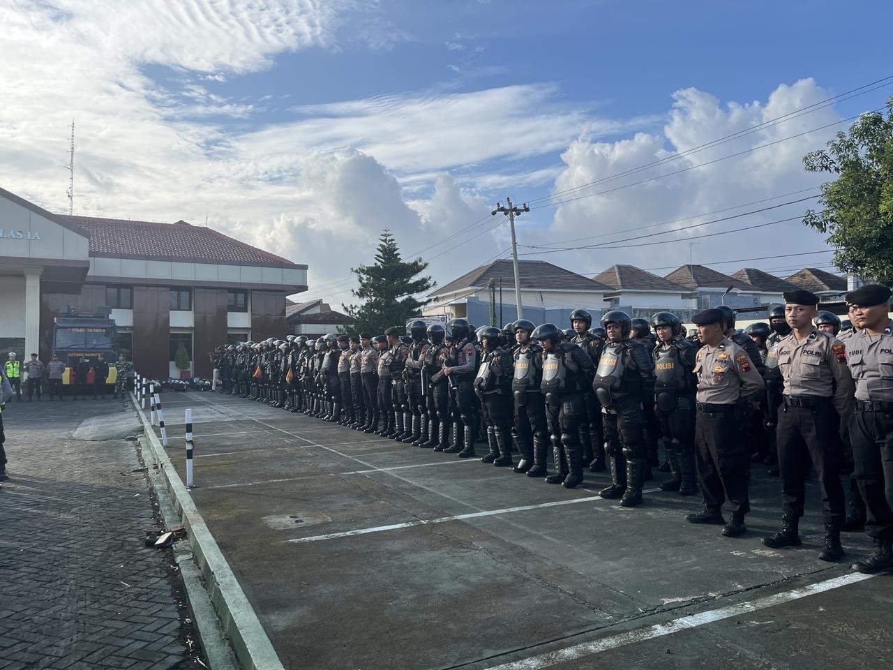 Pengamanan Secara Humanis dan Dialogis di Sidang Putusan Supriyono dan Teguh