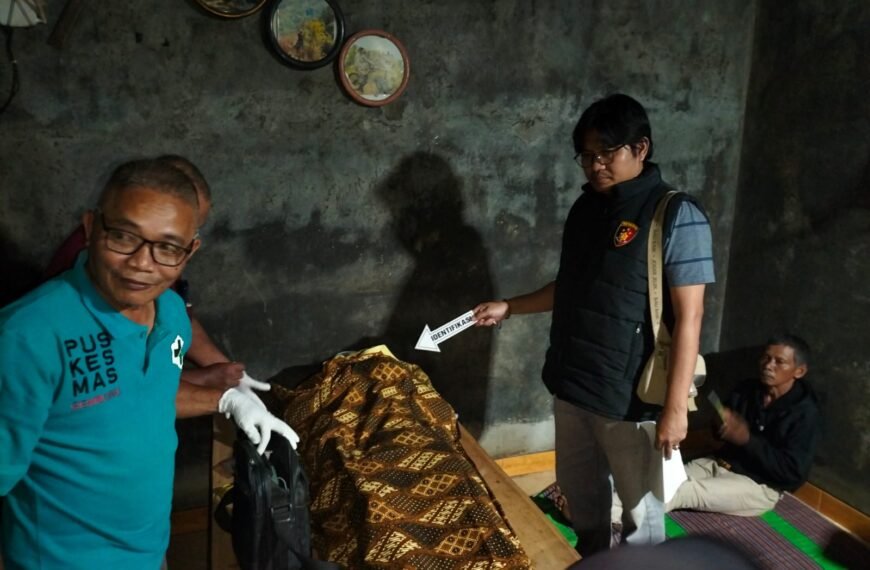 Polisi Evakuasi Korban Tenggelam di Waduk Gunung Rowo Gembong