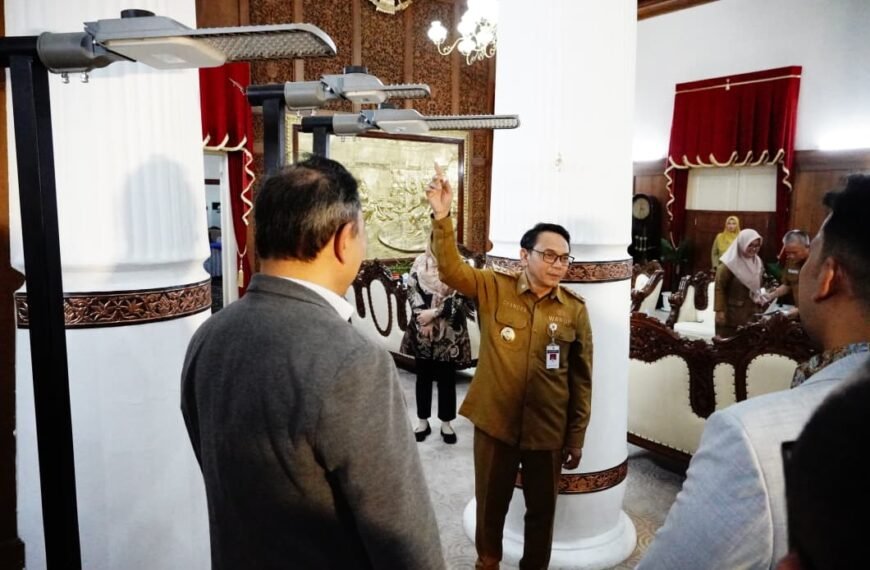 Pemkab Pati Terima Hibah Lampu Tenaga Surya