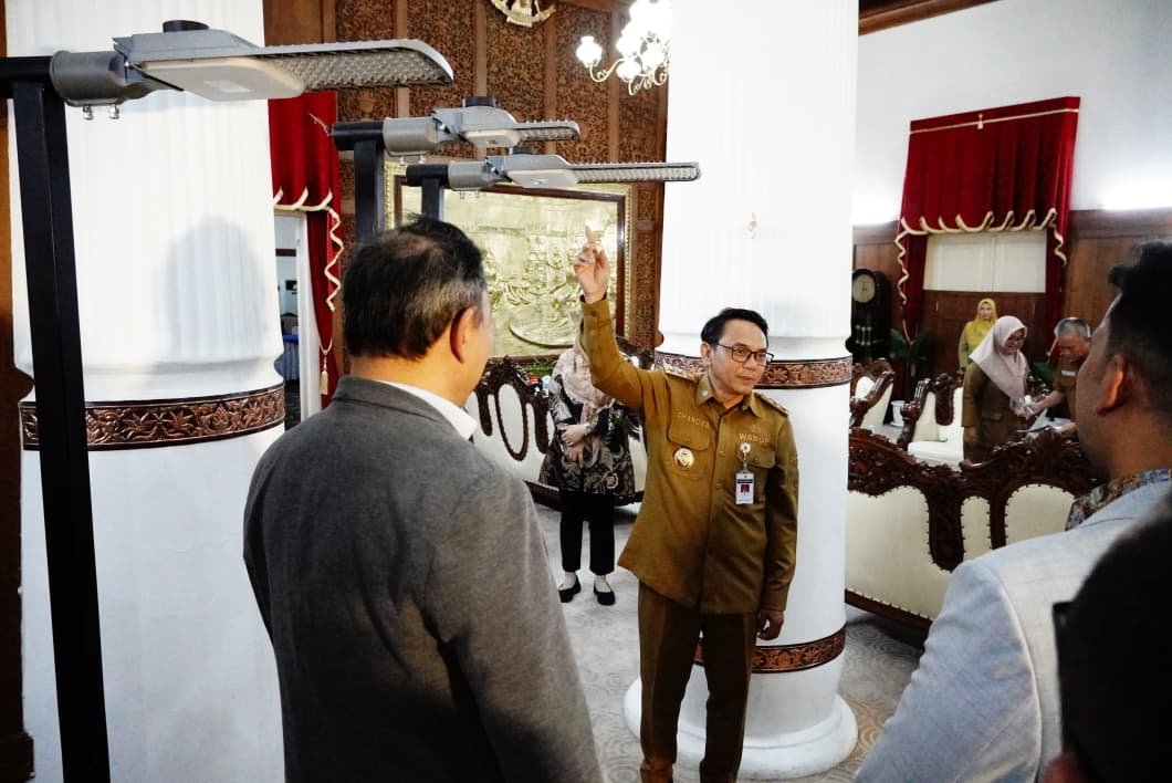 Pemkab Pati Terima Hibah Lampu Tenaga Surya