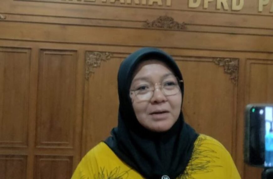 Wakil Ketua Komisi D DPRD Pati Endah Sri Wahyuningati Perjuangkan Nasib Kesejahteraan Para Guru Honorer