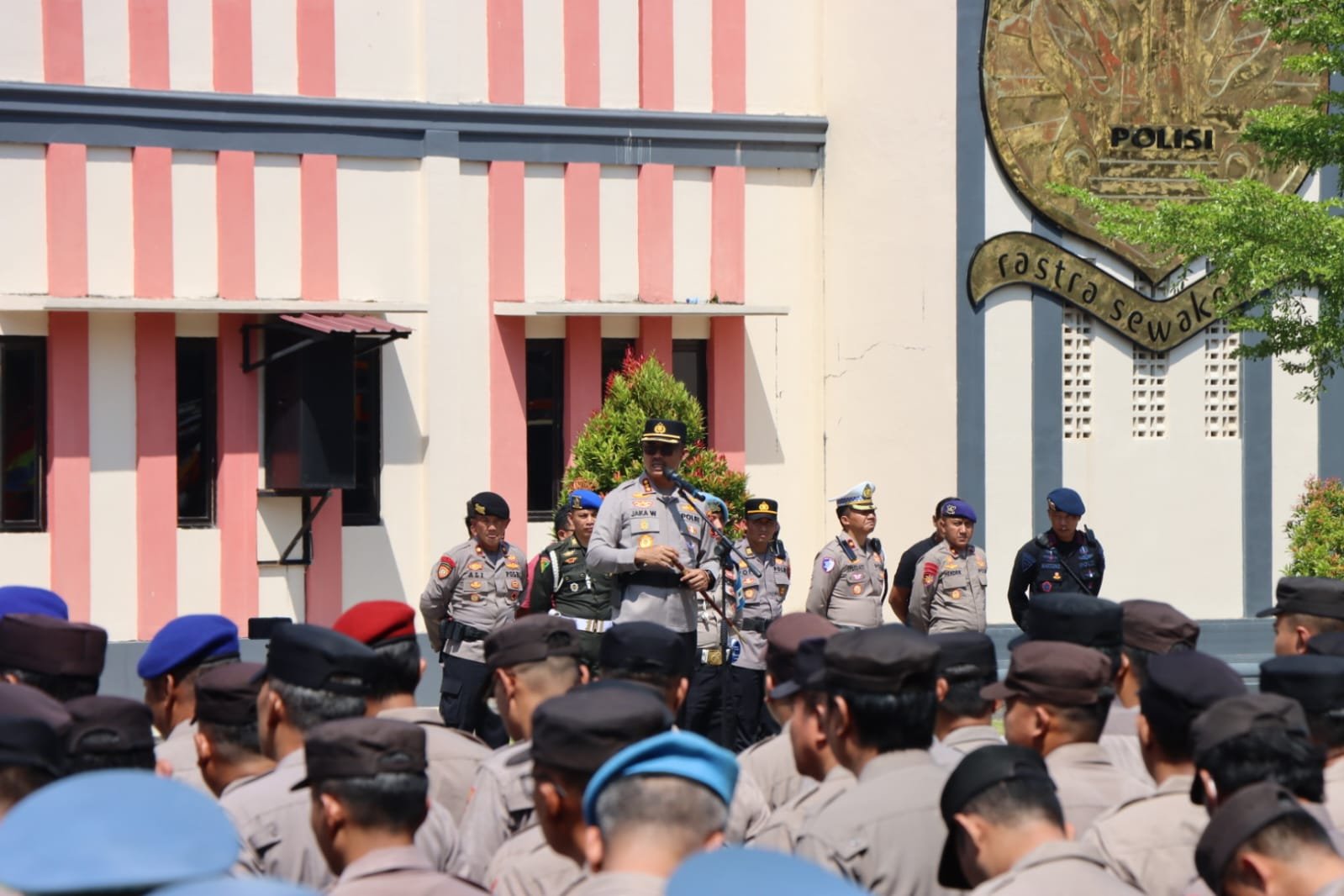 Layani Demo AMPB Secara Humanis, Kapolresta Pati Larang Anggota Bawa Senjata Api