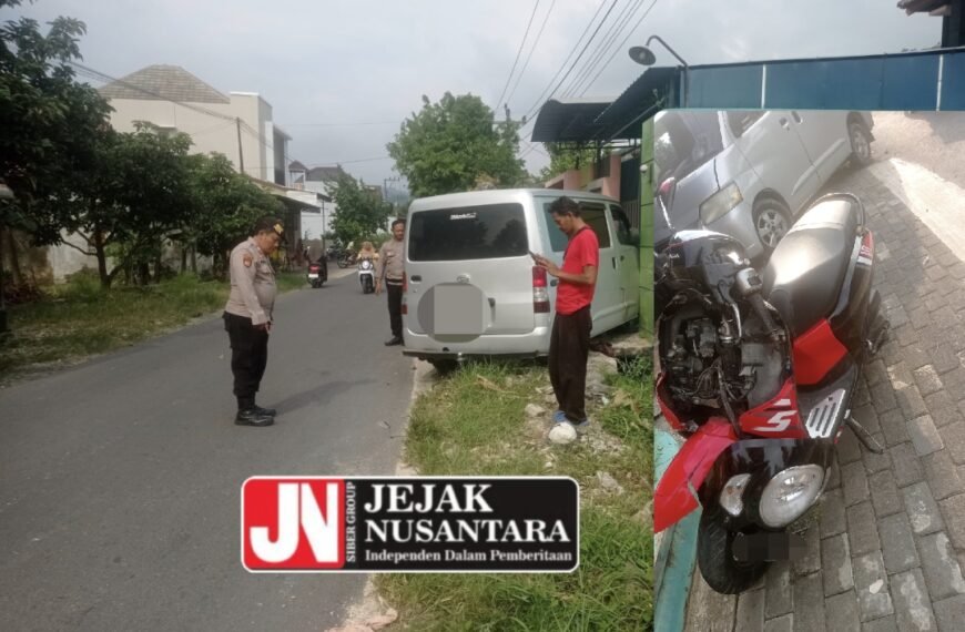 Hilang Kendali, Mobil Grand Max Tabrak Dua Pemotor di Sukolilo