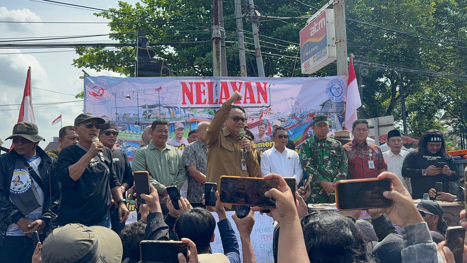 Ikut Panas-Panasan Bersama Massa, Negosiator Polresta Pati Tunjukkan Dedikasi Tanpa Batas