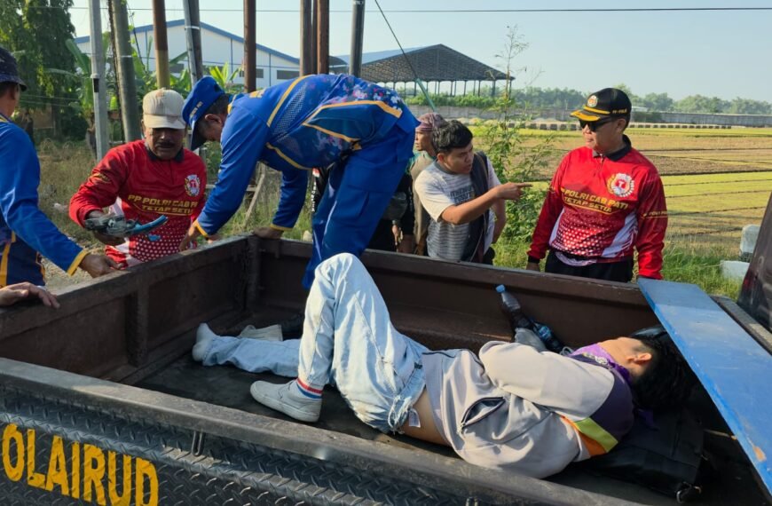 Satpolairud Polresta Pati Bantu Evakuasi Korban Kecelakaan di Jalur Pantura Pati-Juwana